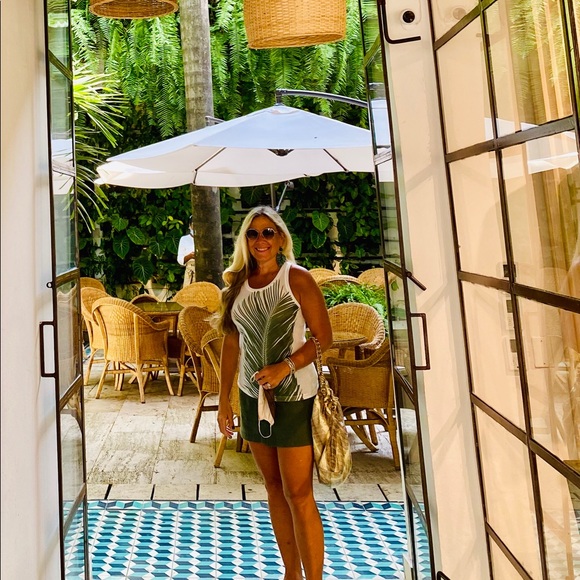 Meet your Posher, Monica - Picture 2 of 7